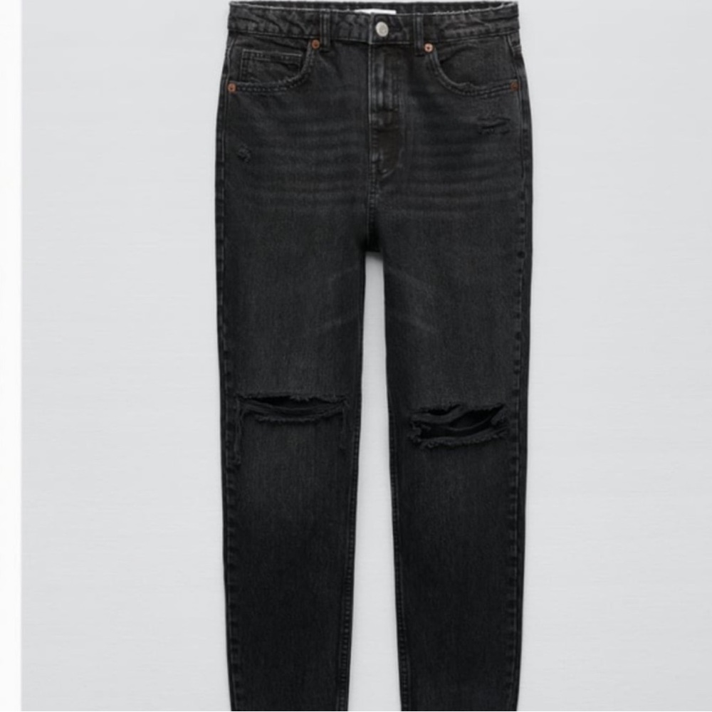 UNWORN ZARA DISTRESSED HIGH RISE MOM JEANS in black